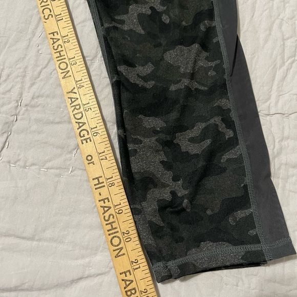 Fabletics Powerhold Athletic Leggings Green Camo Pull On Legging Pant - Picture 8 of 10
